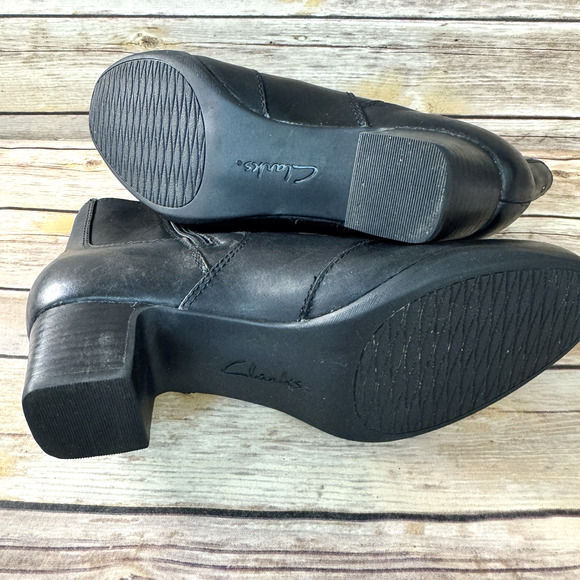 Clarks Womens Black Leather Classic Minimalist Zip Up Ankle Boots 9.5 - Picture 7 of 8